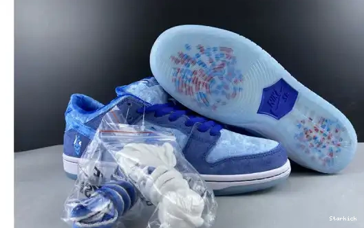 400 CT2552 Nike Dunk QS Low SB 0427